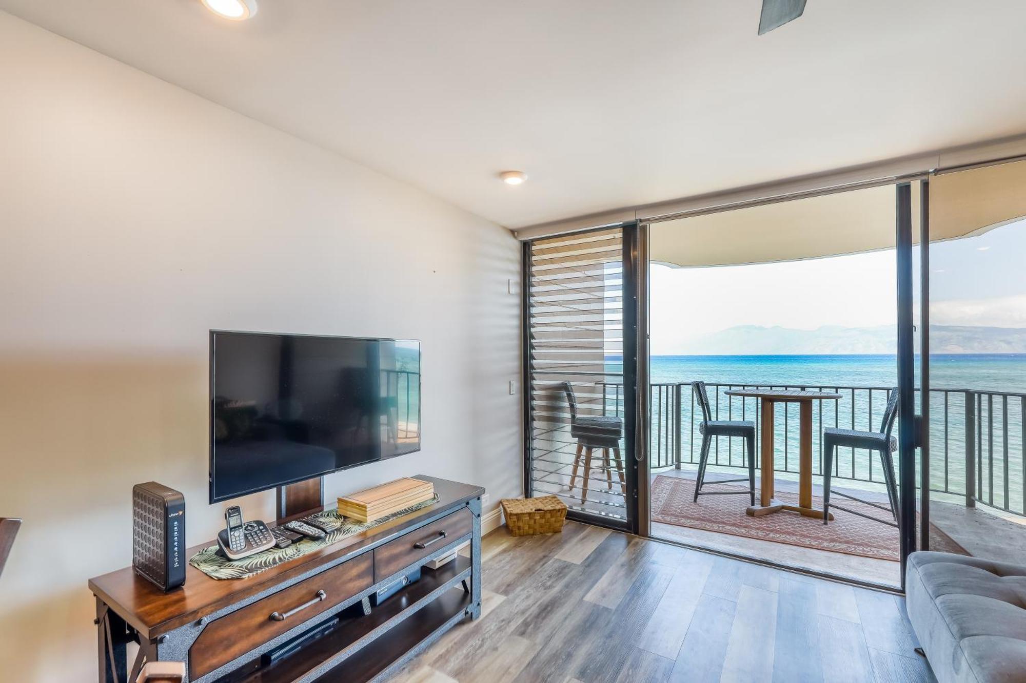 Kahana Reef Oceanfront Condos Room photo